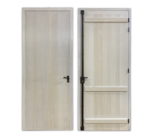 Deux volets en bois clairs, Volets Guignard, une porte simple et une coulissante.