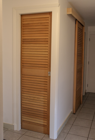 Porte à lamelles en bois, modèle Volets Guignard.