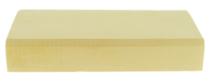 Pièce en bois rectangulaire, typique des Volets Guignard.