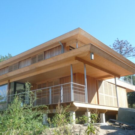 Maison moderne en bois avec Volets Guignard.